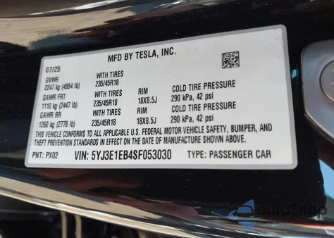 2025 Tesla Model 3 Long Range All-Wheel Drive z USA, uszkodzony, nr VIN 5YJ3E1EB4SF053030